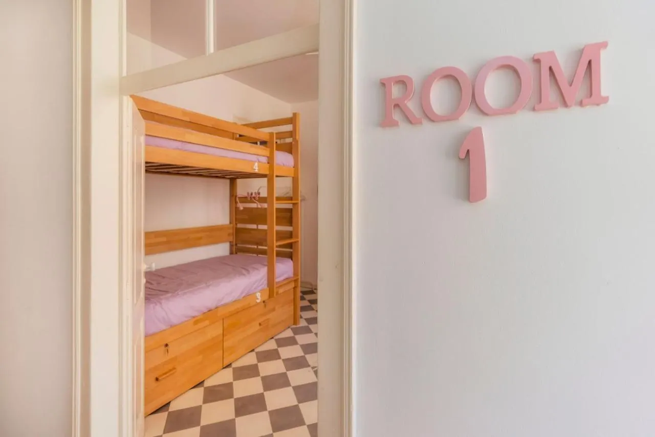 Female Hostel Faro