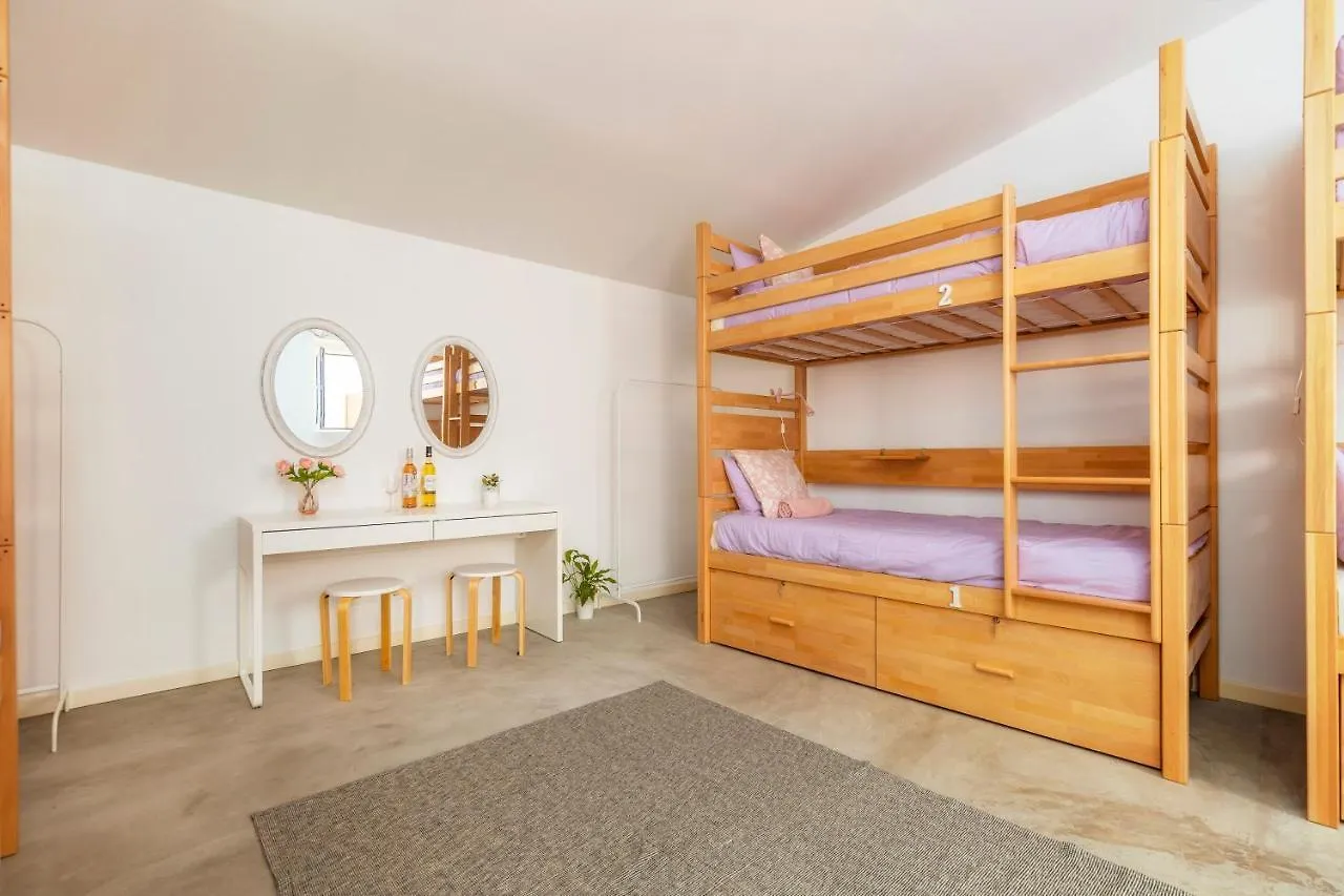 Female Hostel Faro